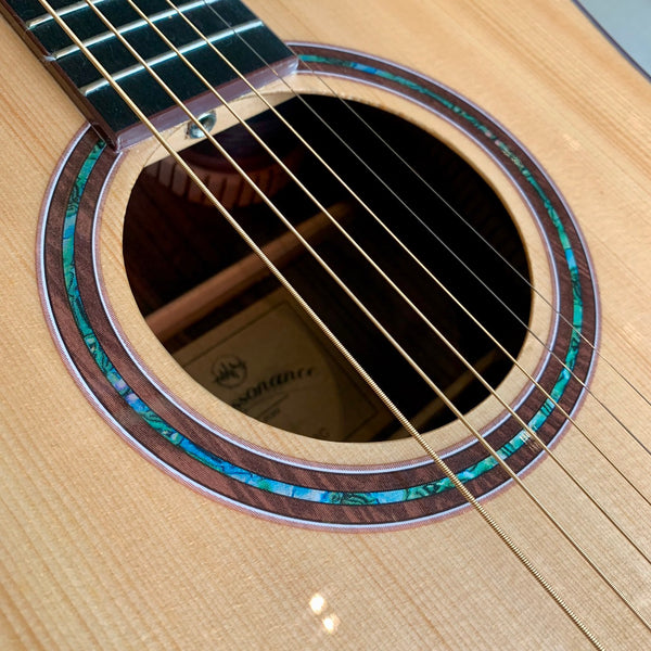 กีต้าร์โปร่งไฟฟ้า Ressonance R-02C-EQ ไม้หน้าแท้ (Top Solid)