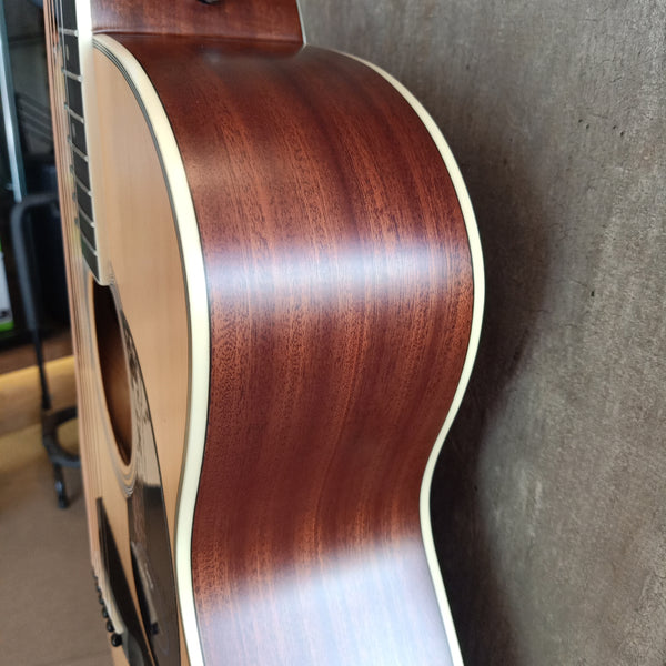 กีต้าร์โปร่ง SAGA รุ่น SG700