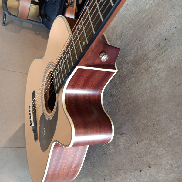 กีต้าร์โปร่ง SAGA รุ่น SA700C