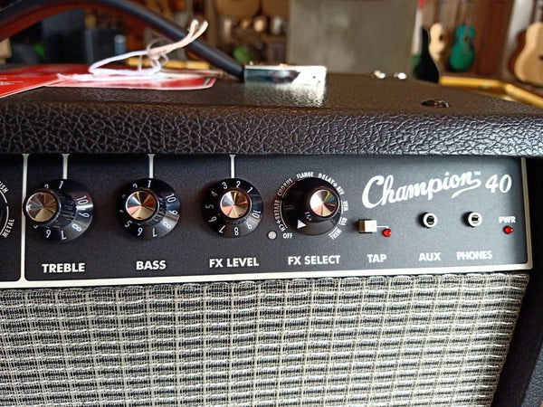 ตู้แอมป์กีต้าร์ไฟฟ้า Fender รุ่น Champion 40
