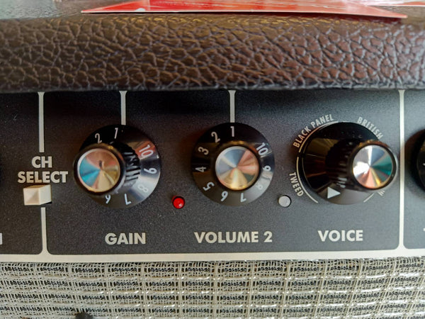 ตู้แอมป์กีต้าร์ไฟฟ้า Fender รุ่น Champion 40