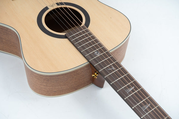 กีต้าร์โปร่ง Kazuki Rung Phanakorn Serie รุ่น OM41