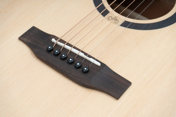 กีต้าร์โปร่ง Kazuki Rung Phanakorn Serie รุ่น OM41