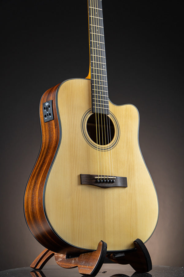 Gusta กีต้าร์โปร่งไฟฟ้า รุ่น DM3CE II