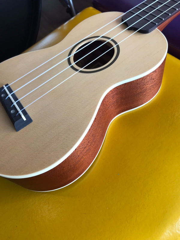 โซปราโนอูคูเลเล่ Clevan (Top Solid Spruce) รุ่น US-21S