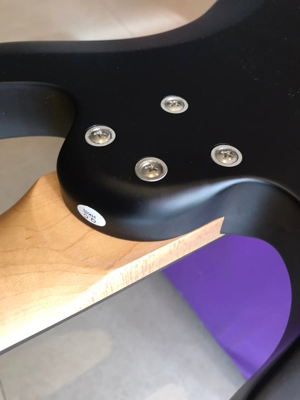 กีตาร์เบส 5 สายทรงแอลทีดี Clevan รุ่น CB-52M BKM