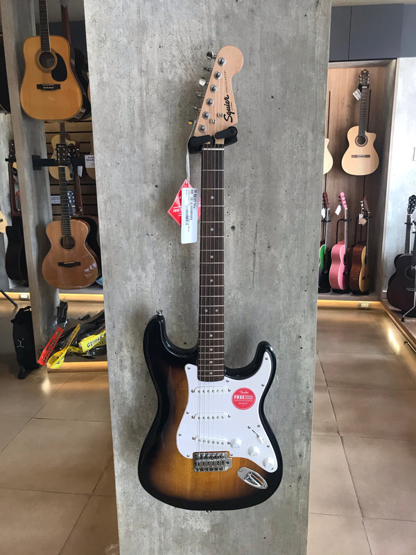 กีต้าร์ไฟฟ้า Squier Bullet Stratocaster SSS