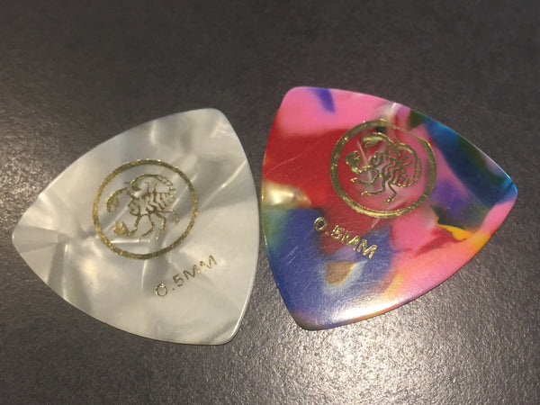 ปิ๊กกีต้าร์ (แมงป่อง) สามเหลี่ยม