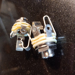 แจ๊คกีต้าร์ไฟฟ้าตัวเมีย