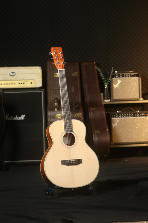 Kazuki SD LITE 36″ Acoustic Guitar กีต้าร์โปร่ง คาซูกิ 36 นิ้ว ขนาดพกพา คอเต็ม