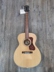 กีต้าร์โปร่งไฟฟ้า Guild OM-240E